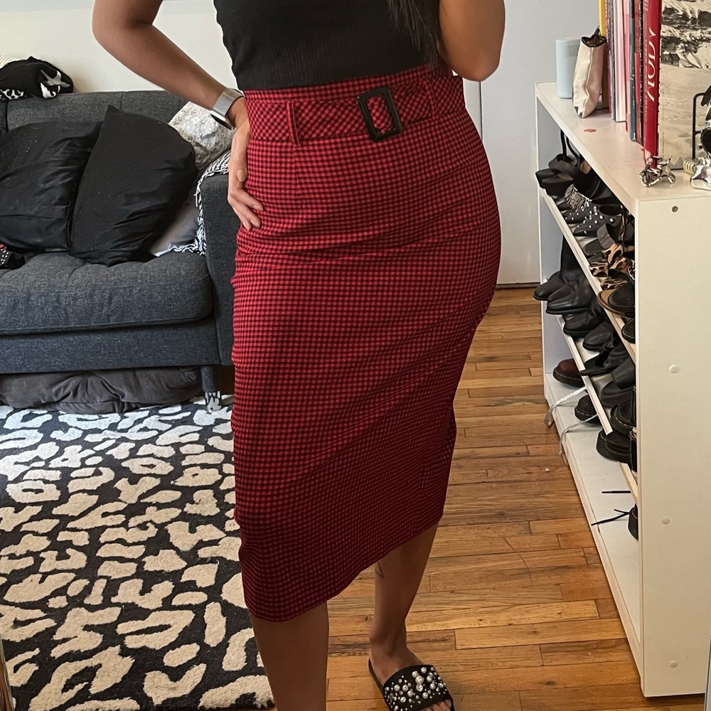 Zara • Black & Red Gingham Plaid High Waisted MIDI Skirt w/ Belt & back buttons